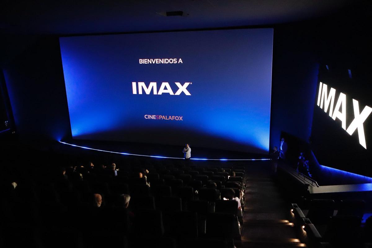 La nueva sala IMAX de los Palafox se ha presentado este jueves a los medios de comunicación.