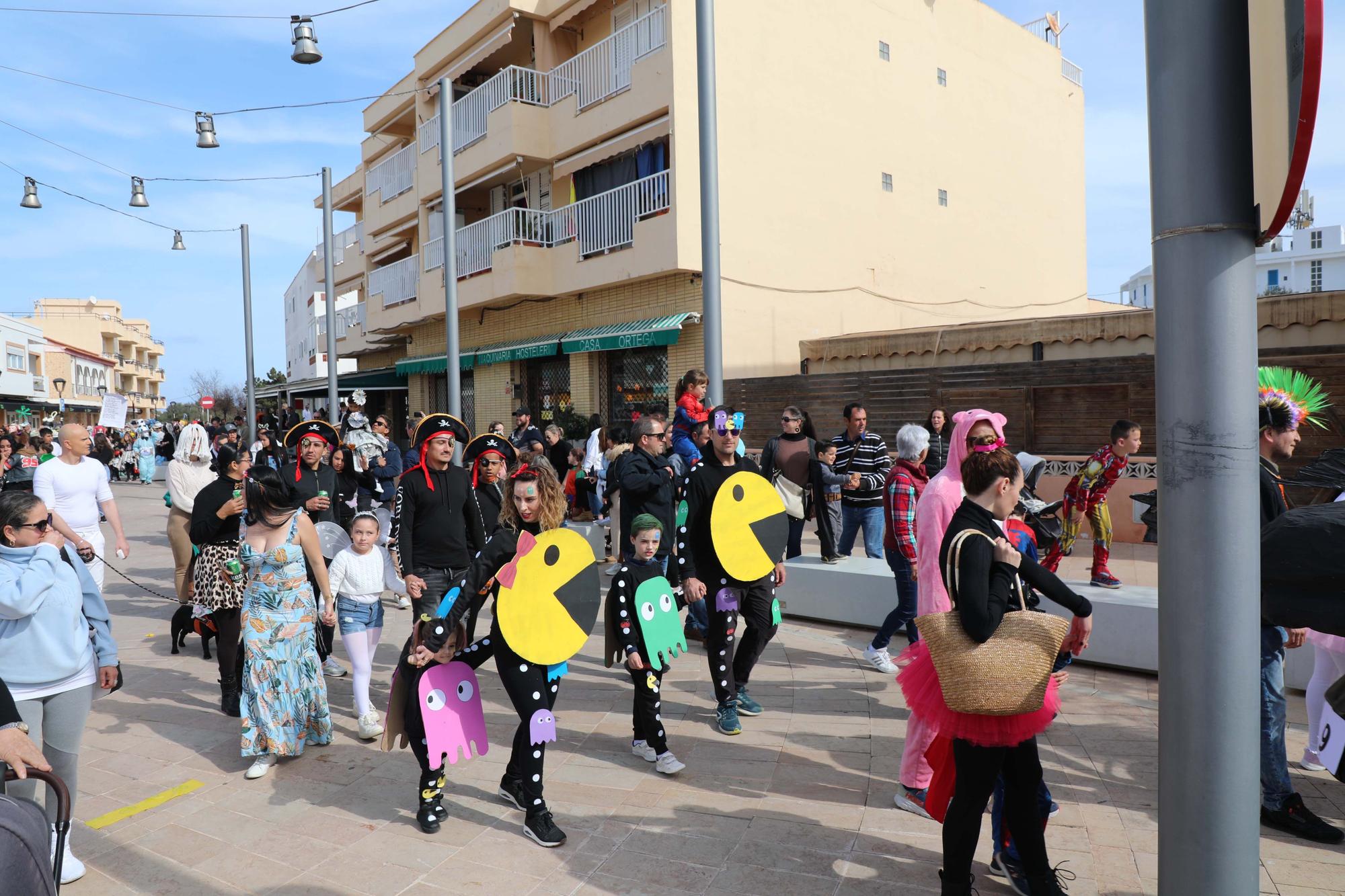 Todas las imágenes de la rúa de Carnaval en Formentera 2023