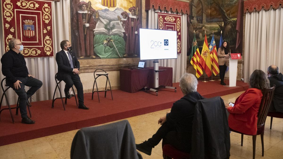 El director general del IVAJ, Jesús Martí; el presidente de la Diputación, José Martí, y la diputada de Juventud, Lluïsa Monferrer, en la presentación de este viernes.