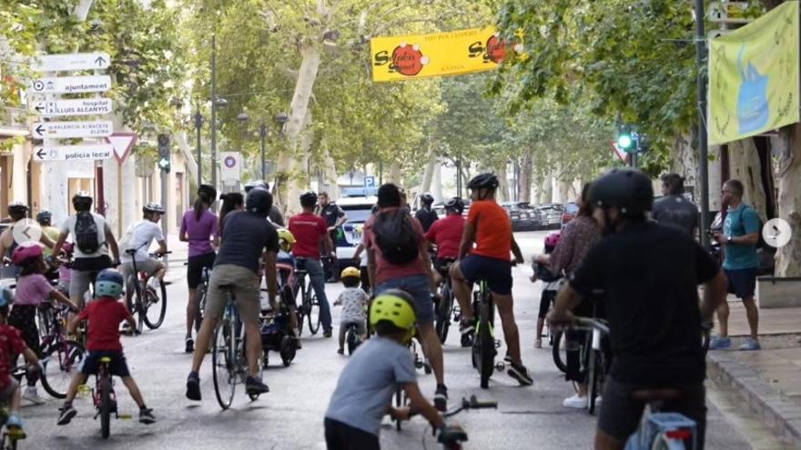 Xàtiva celebra el Día de la Bicicleta con actividades familiares en la Albereda