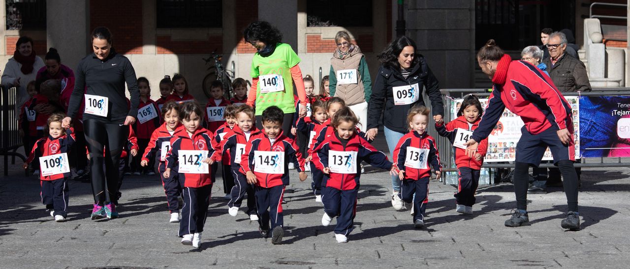 Los niños del colegio Divina Providencia, en la carrera solidaria de la ONG Taller de Solidaridad