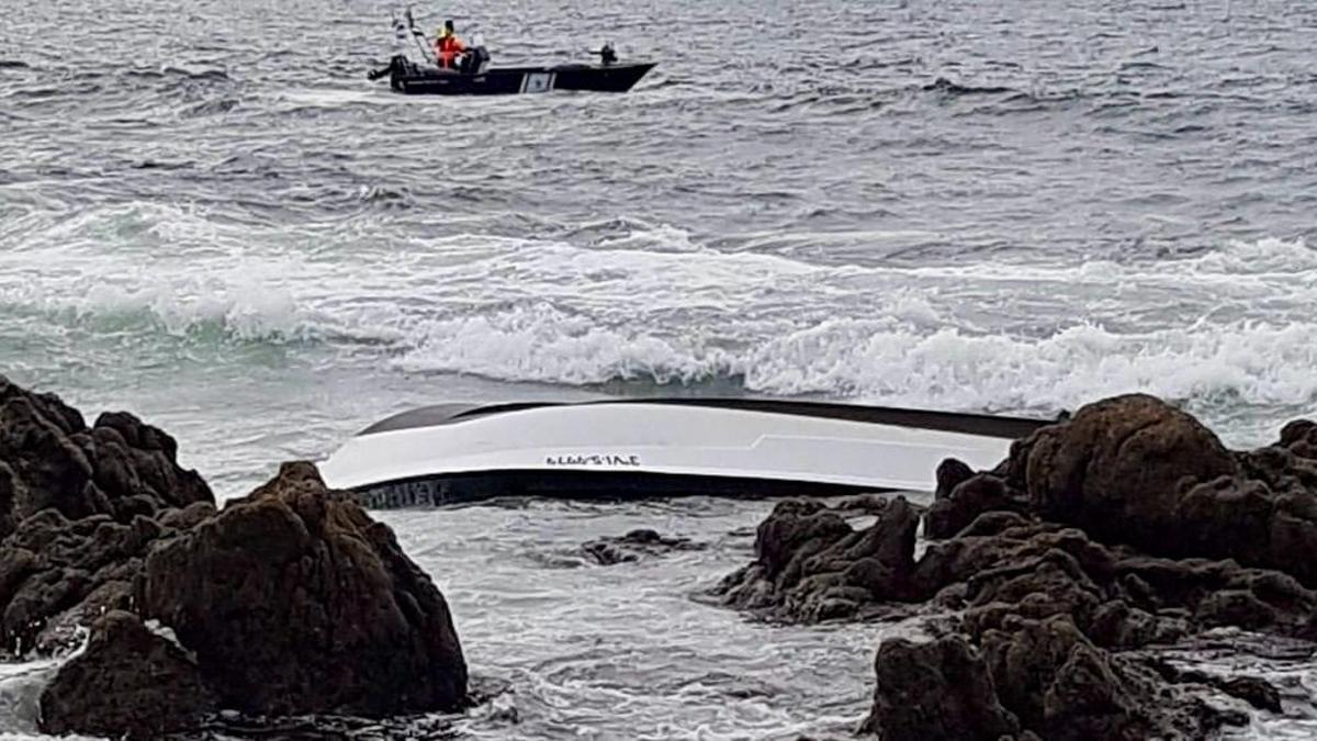 La embarcación quedó bvolcada en Nanín