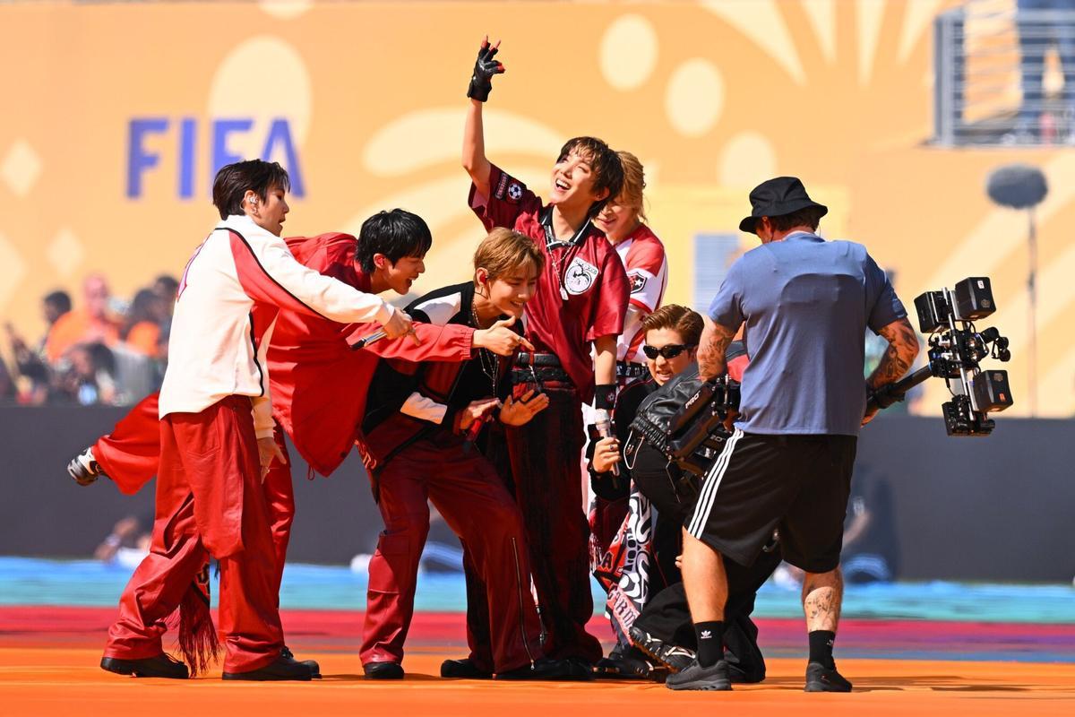 19 July 2026, US, East Rutherford: The South Korean K-pop band BTS perform at the halftime show during the 2026 FIFA World Cup final soccer match between Spain and Argentina at New York-New Jersey Stadium (MetLife Stadium). Photo: Tom Weller/dpa 19/07/2026 ONLY FOR USE IN SPAIN. Tom Weller/dpa;soccer;sports;football;2026 FIFA World Cup Final - Spain vs Argentina
