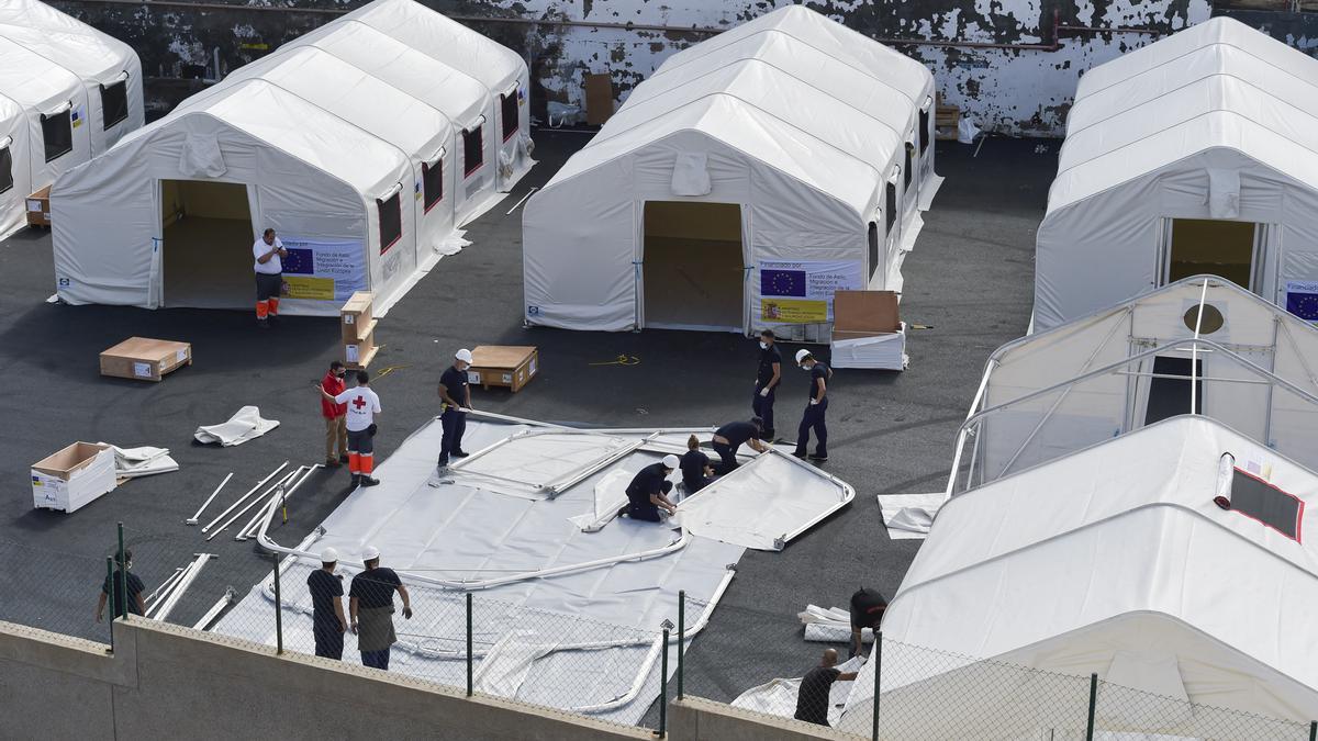 Retoques al cuartel Canarias 50, en La Isleta, para acoger a migrantes.