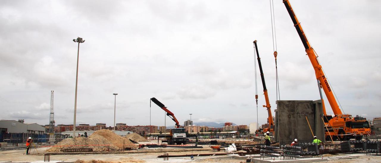 Obras de la nave cerrada para los graneles en el puerto de Alicante