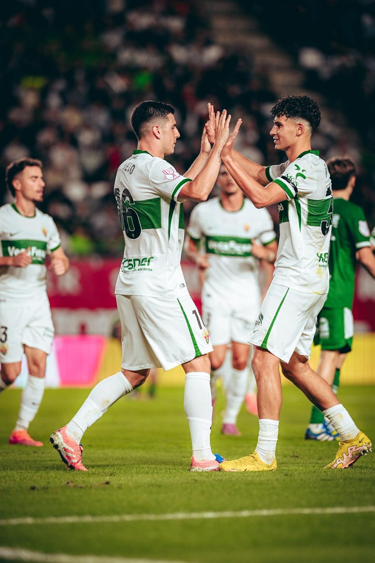 Martim Neto y Adam Boayar celebran un gol ante Los Garres en Copa del Rey.