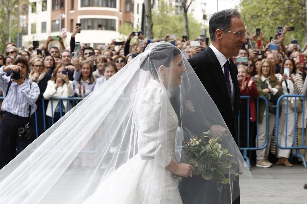 La llegada de Teresa Urquijo a su boda con José Luis Martínez-Almeida