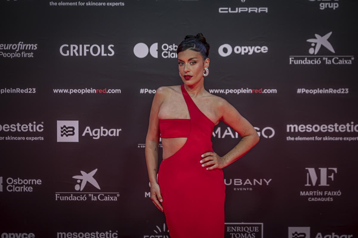 Del ‘look’ vermell passió de Dulceida als volants de Macarena Gómez: la People in Red eleva el glamur