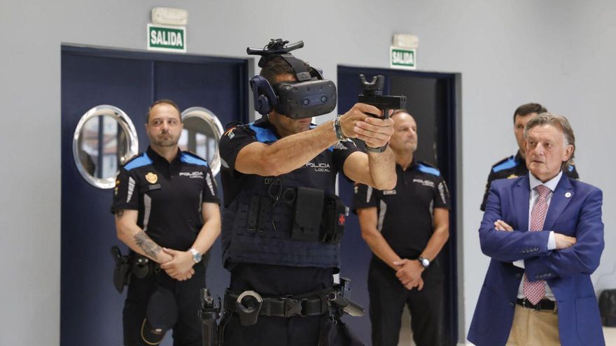 La Policía Local de Oviedo estrena el simulador táctico &quot;Octopus&quot;: cuando el malo está en otra dimensión