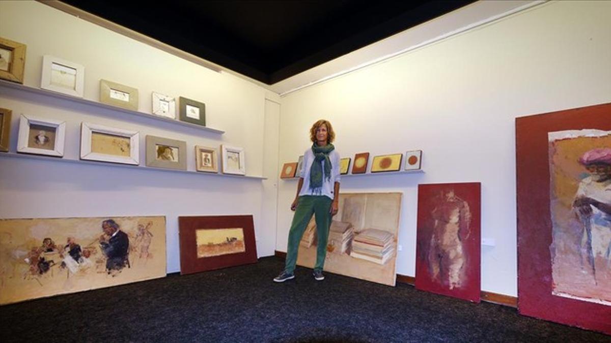 Carmen Galofré en el interior del espacio que ha creado para el arte en la antigua galería René Metras.