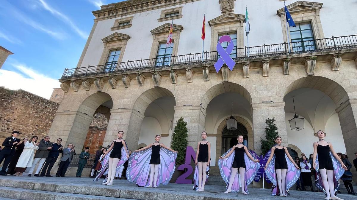 Acto del 25N ayer en Cáceres.