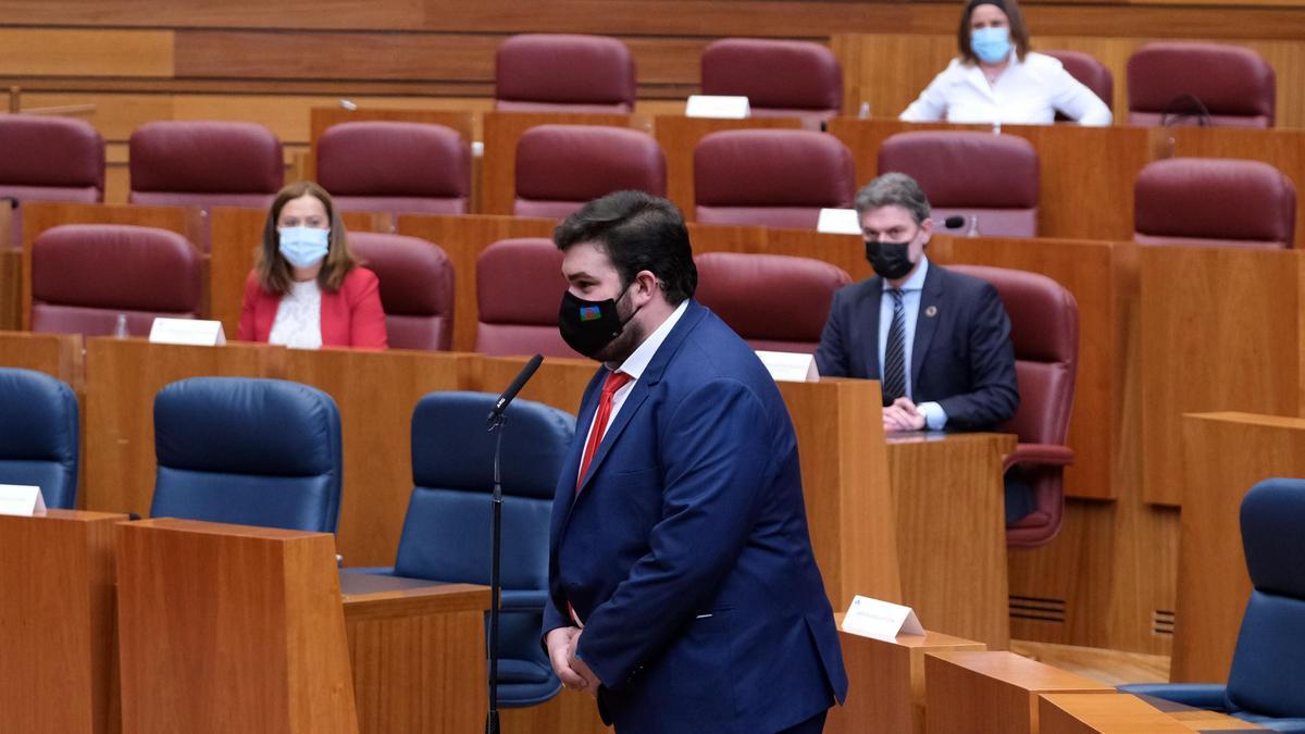 El socialista zamorano Carlos Fernández toma posesión del escaño.