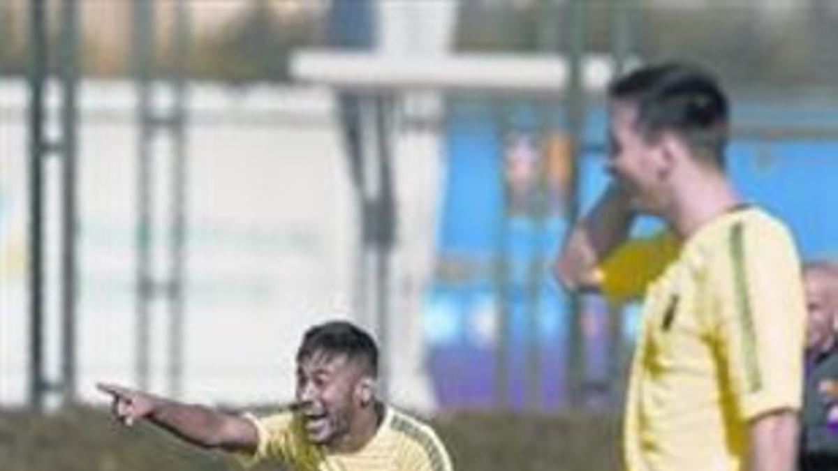 Neymar y Messi, en el entrenamiento de ayer en la ciudad deportiva.