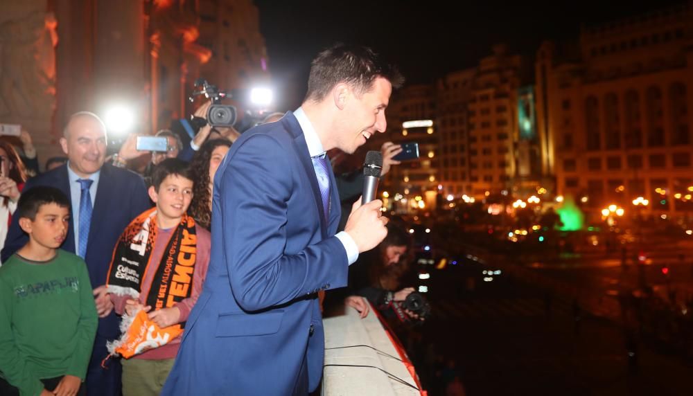 Celebración del triunfo en la Eurocup del Valencia Basket en València