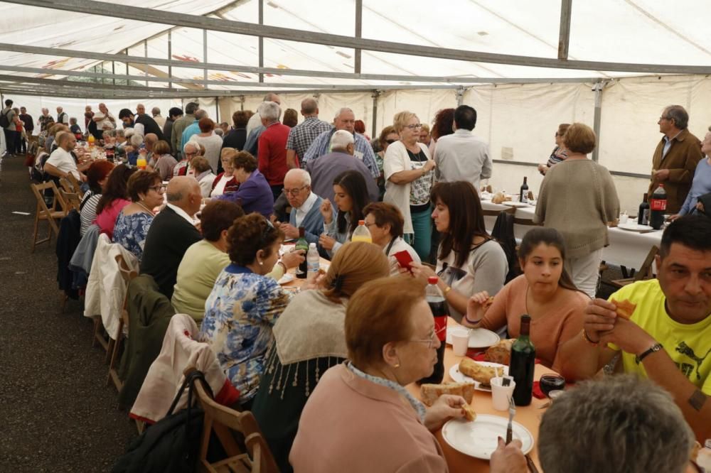 Los vecinos de Teis se dan un homenaje gastronómico