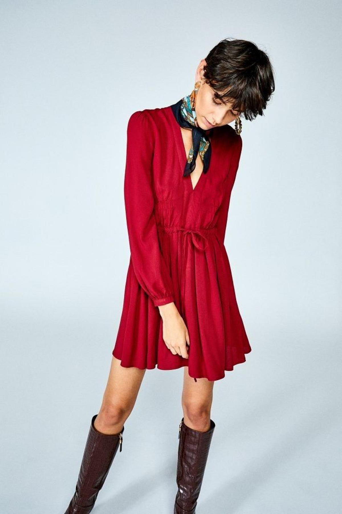 Vestido rojo de Sfera (Precio: 35,99 euros)