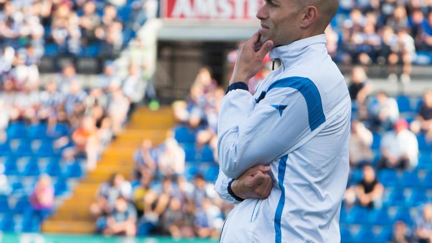 César Láinez, durante un partido del filial del Zaragozacontra el Hércules en el Rico Pérez