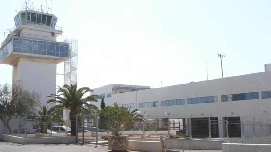 Torre de control del aeropuerto de Ibiza