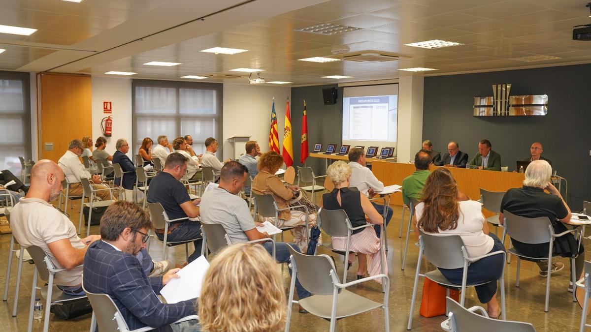 Asistentes a la asamblea de Fuente del Jarro