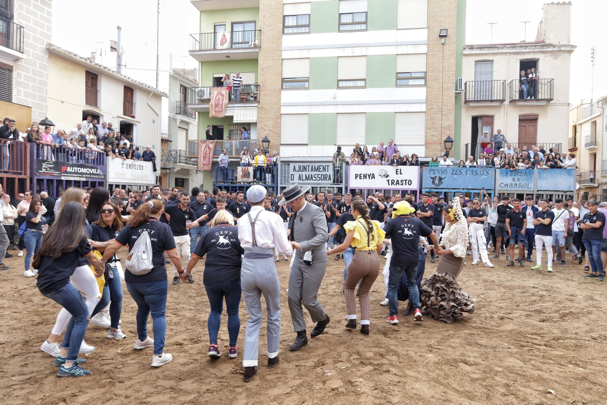 Fotos de ambiente y de los toros de la tarde taurina del martes de fiestas en Almassora