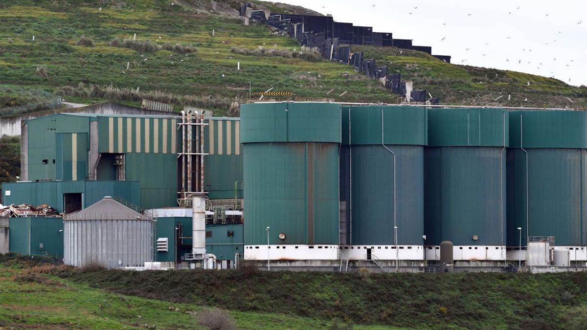 Instalación de la planta de tratamiento de residuos de Nostián. |   // VÍCTOR ECHAVE