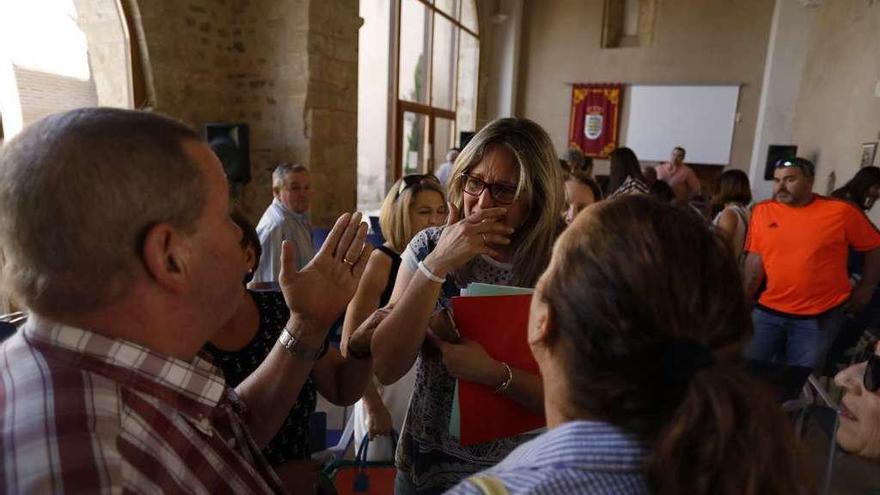 Laura Grande visiblemente emocionada tras un bronco pleno celebrado el pasado mes de junio.