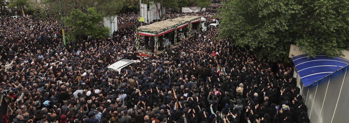 Milers d’iranians acomiaden el finat Raisi en l’inici dels funerals