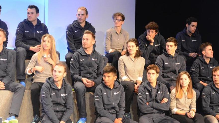 Rafa Valls (En la fila de arriba, el segundo, de izquierda a derecha) durante la presentación del equipo Movistar