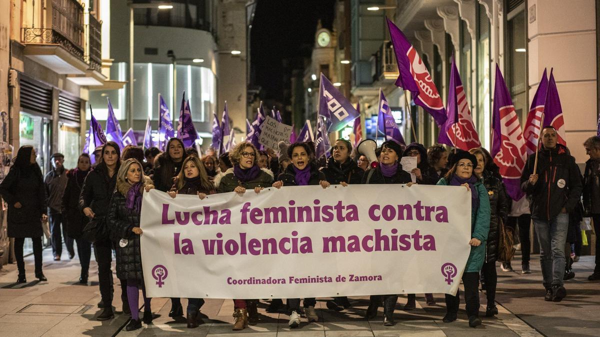 Zamora se manifiesta contra la violencia de género.