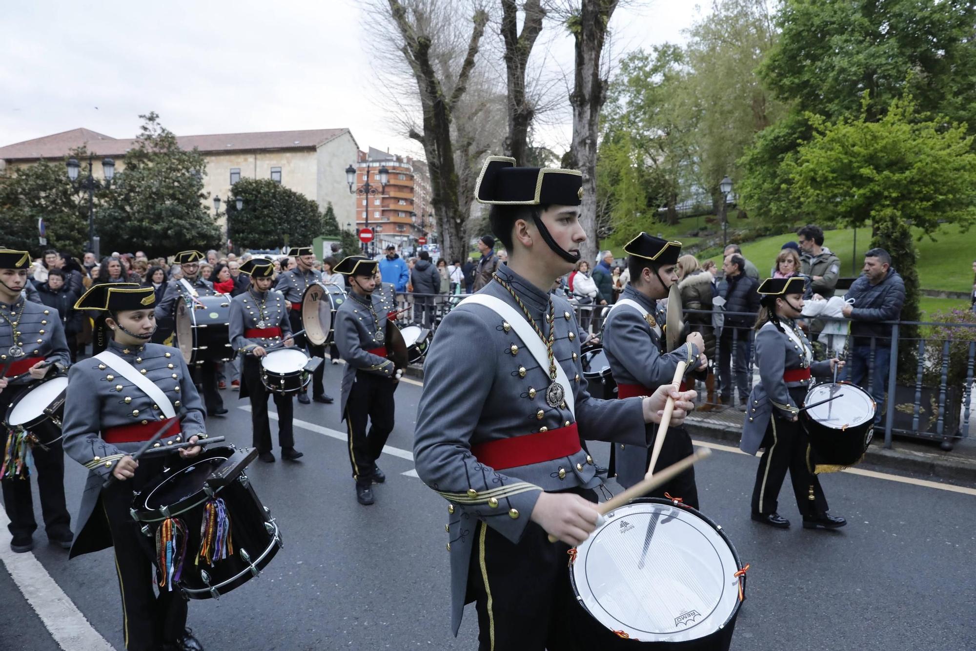 EN IMÁGENES | Procesión del Nazareno por las calles de Oviedo