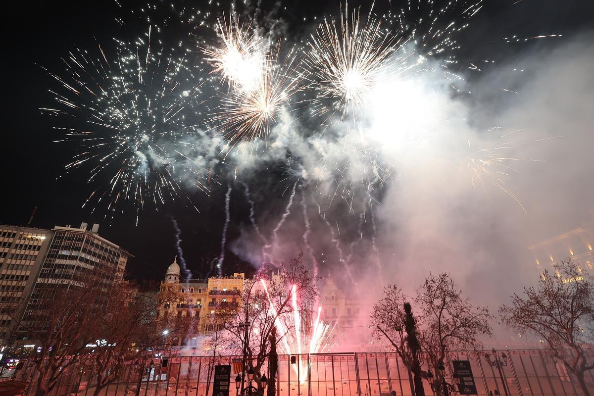 El castillo del sábado 7 de las Fallas 2026, en imágenes