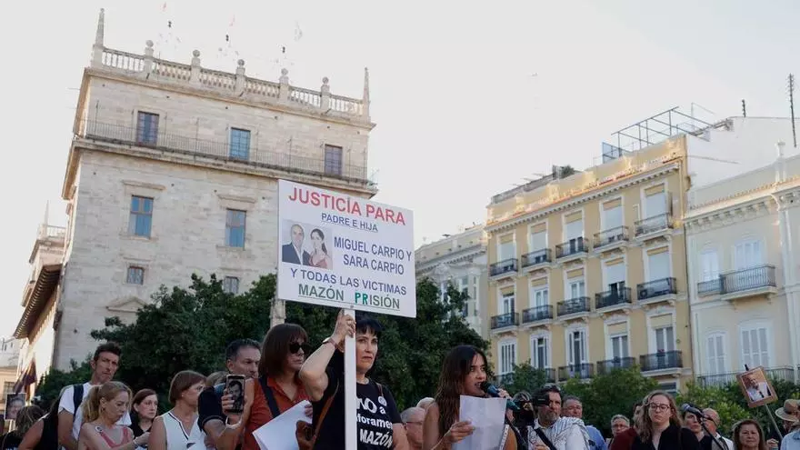 Multitudinaria concentración por las víctimas de la dana en València 22 meses después de la tragedia