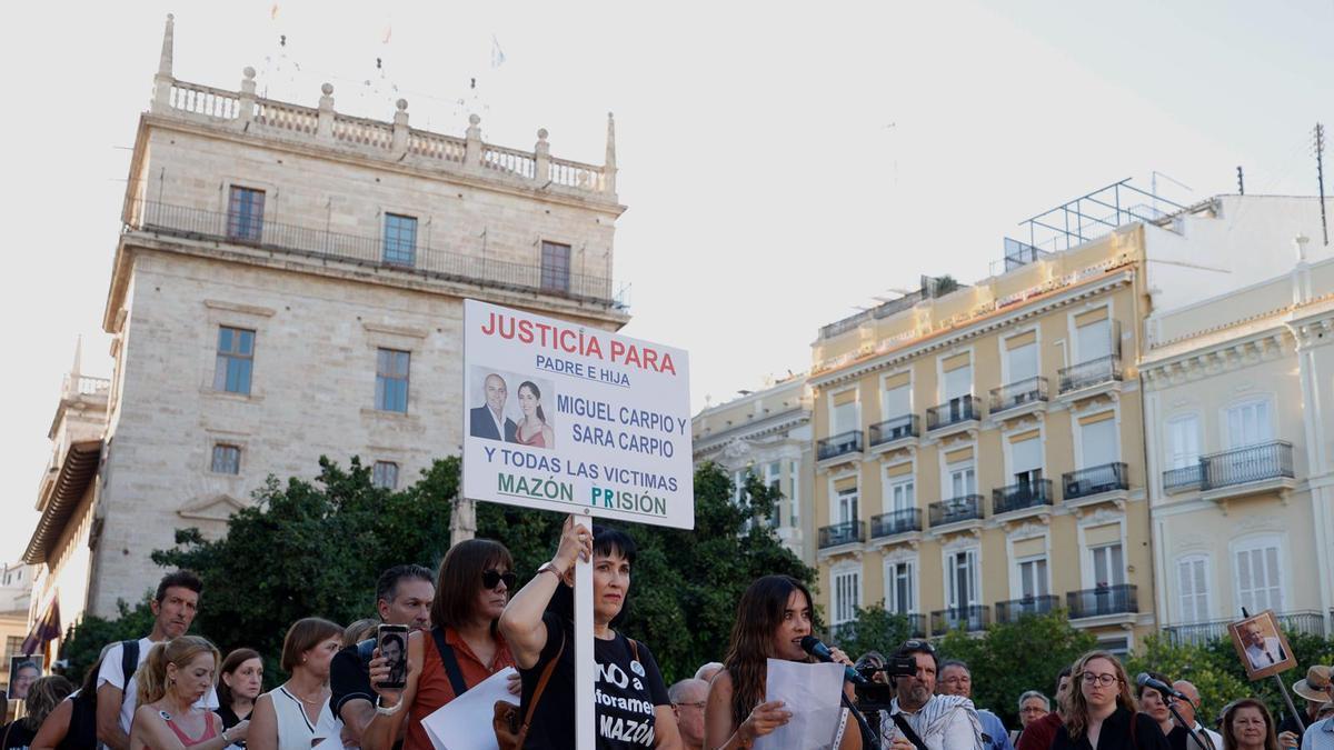 Multitudinaria concentración por las víctimas de la dana en València 22 meses después de la tragedia