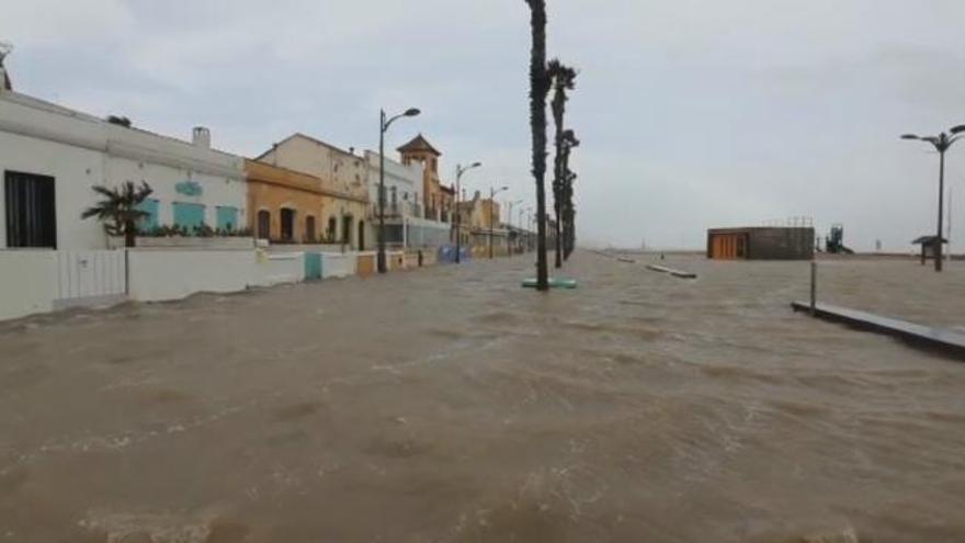 El paseo de la Patacona 'desaparece' engullido por el mar