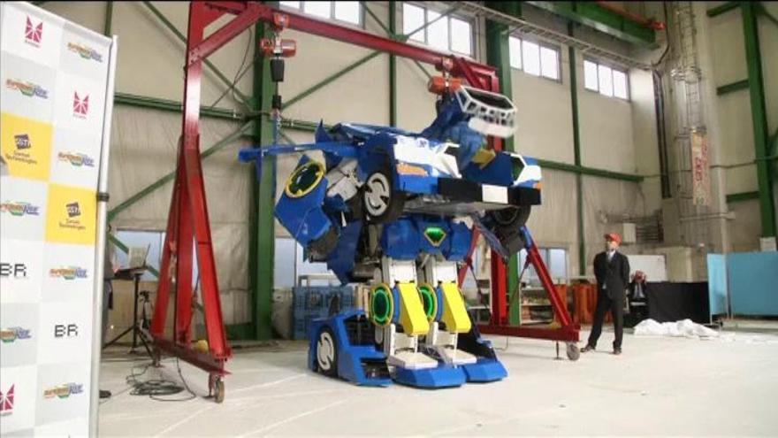 Presentan en Japón un transformer que se convierte en coche