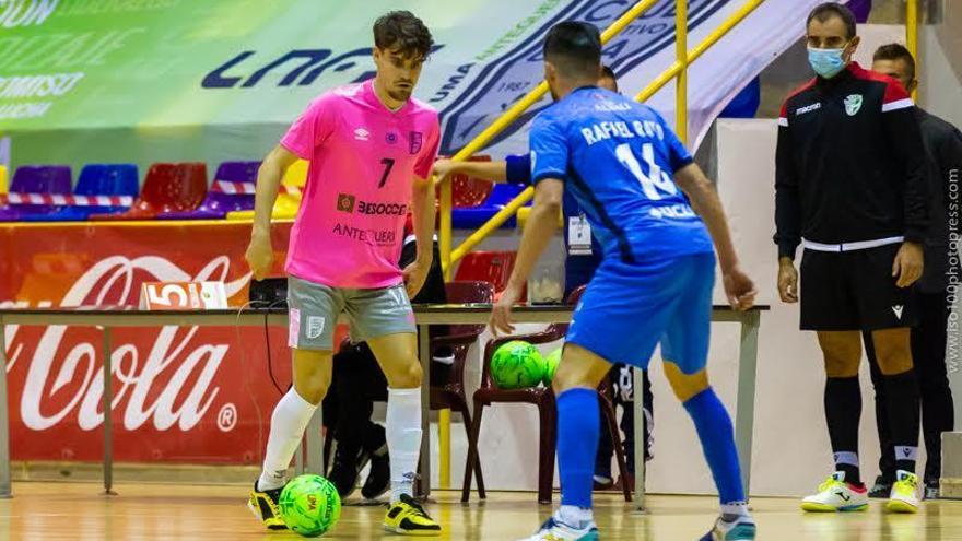 El UMA Antequera tuvo un desenlace demasiado cruel después de su gran partido en casa ante el Valdepeñas.