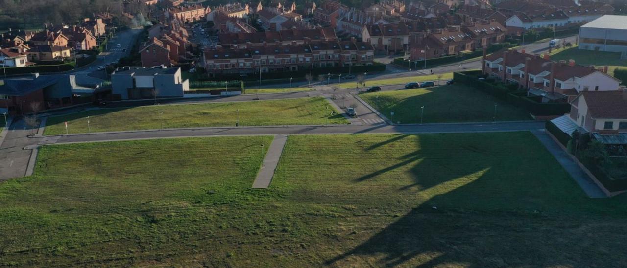 Vista aérea de un sector de 
La Fresneda, con las parcelas en venta en primer término. | |  R. A. I.