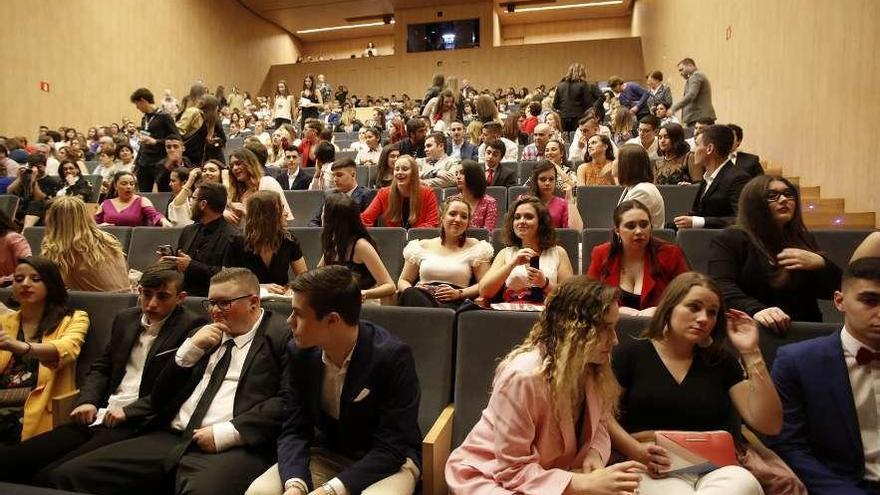 Graduación de los alumnos de Bachillerato y FP del Isla de la Deva