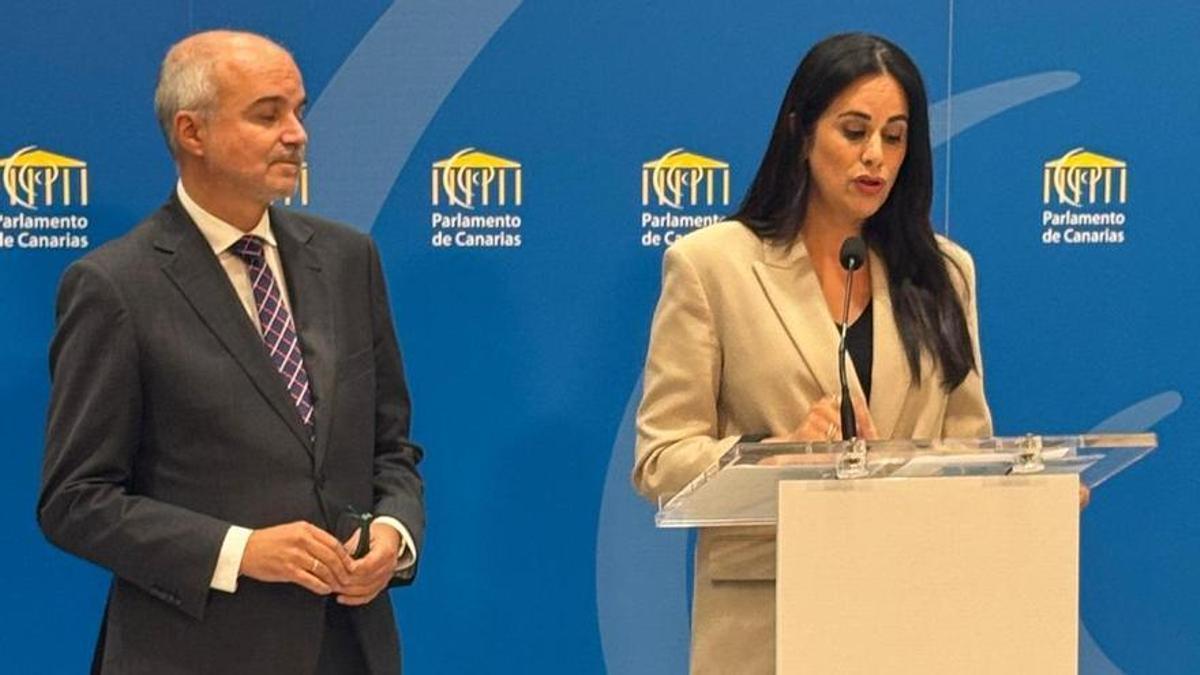 Foto de archivo de José Alberto Díaz Estébanez y Vidina de Espino en la reuda de prensa sobre el informe de la UCO referido a Ángel Víctor Torres.