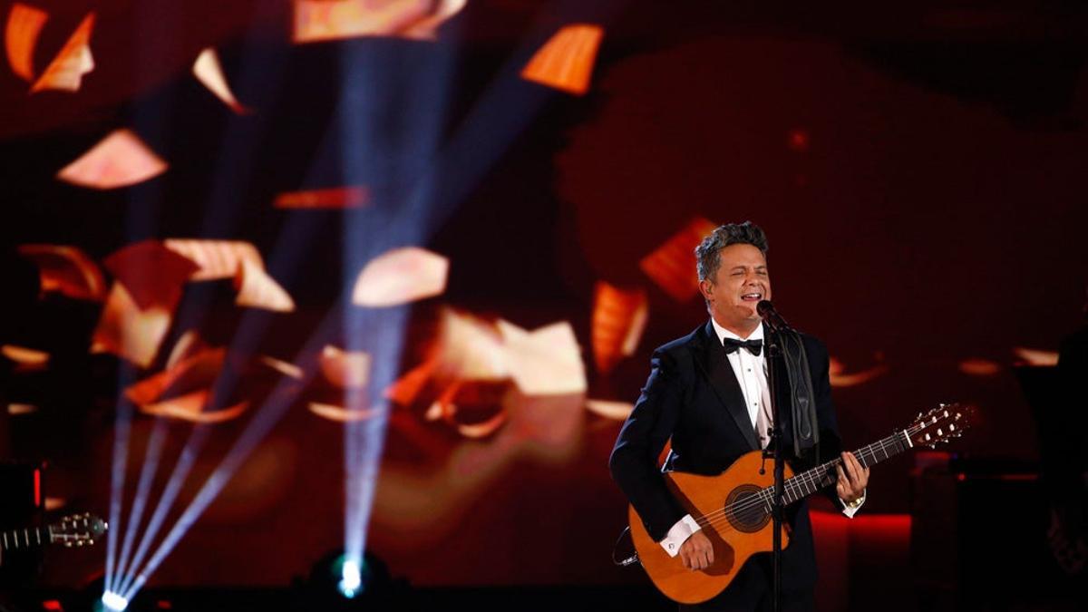 Alejandro Sanz canta en su homenaje como persona del año