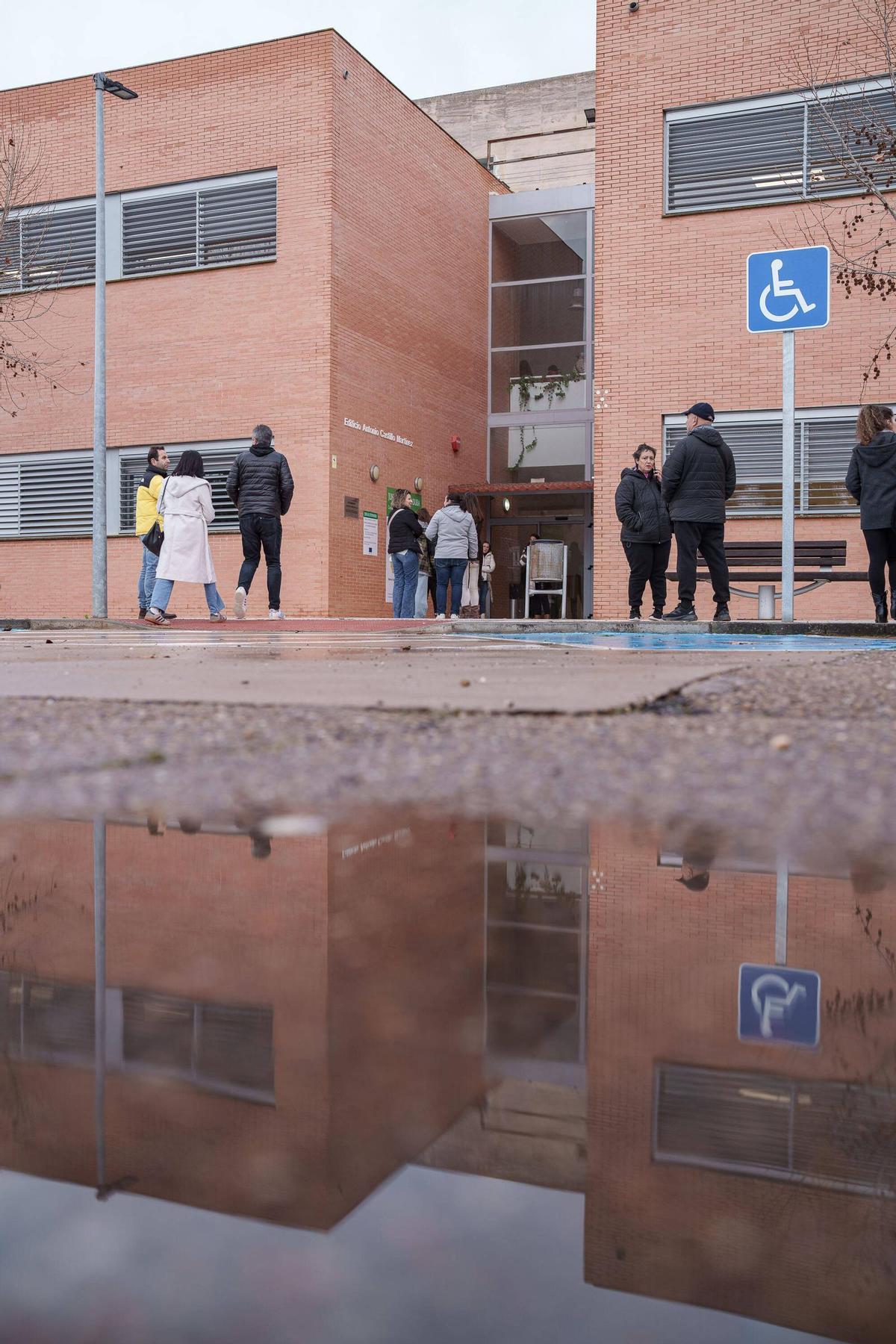 Fotogalería | Así han sido las oposiciones a celador del SES en Mérida