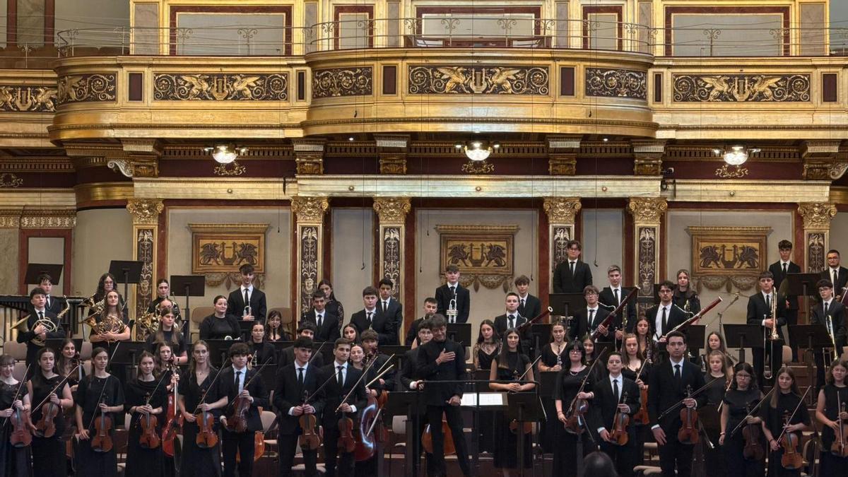 La formación alicantina en un momento de su actuación en Viena