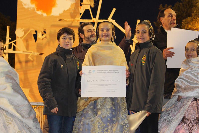 Entrega de los certificados de la Unesco a las Fallas infantiles