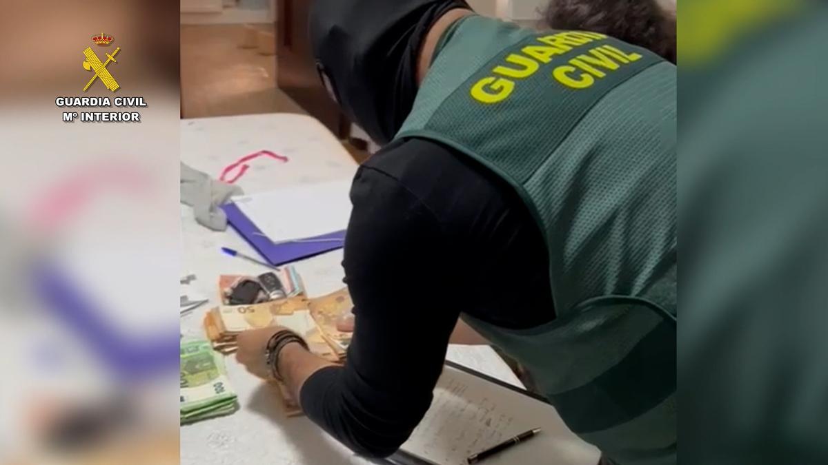 Vídeo | La Guardia Civil detiene a 45 personas dedicadas a la fabricación y distribución ilegal de tabaco en Sevilla