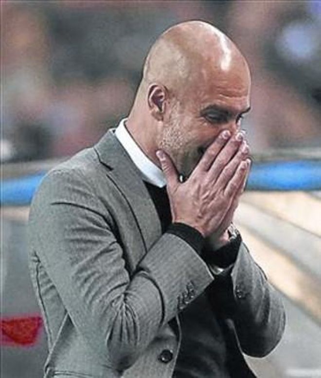 Guardiola es lamenta a Porto.