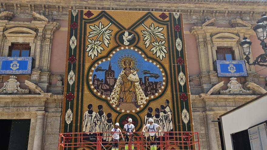 El Tapiz de la Virgen ya está instalado y se dedica a otro Centenario