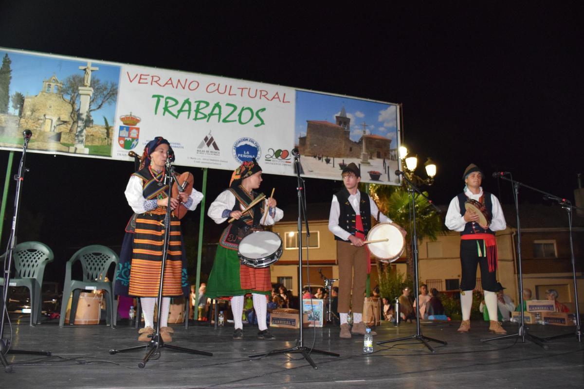 Folclore con acento transfronterizo en el Festival Internacional de de Aulas de Música de Aliste y Tras os Montes Folclore con acento transfronterizo en el Festival Internacional de de Aulas de Música de Aliste y Tras os Montes