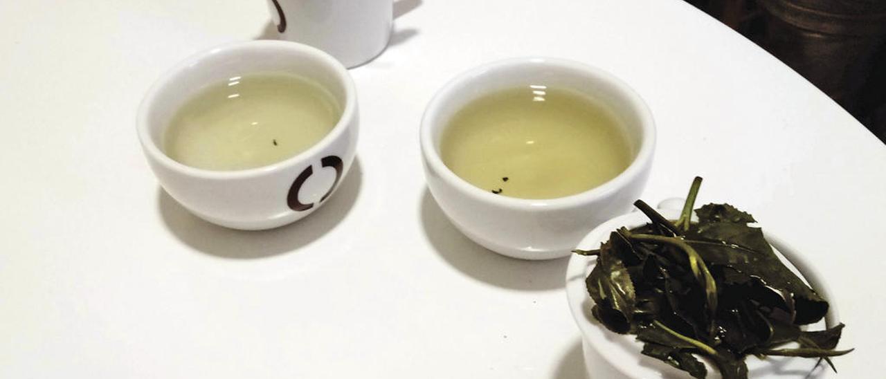 Una taza de té gallego listo para su consumo