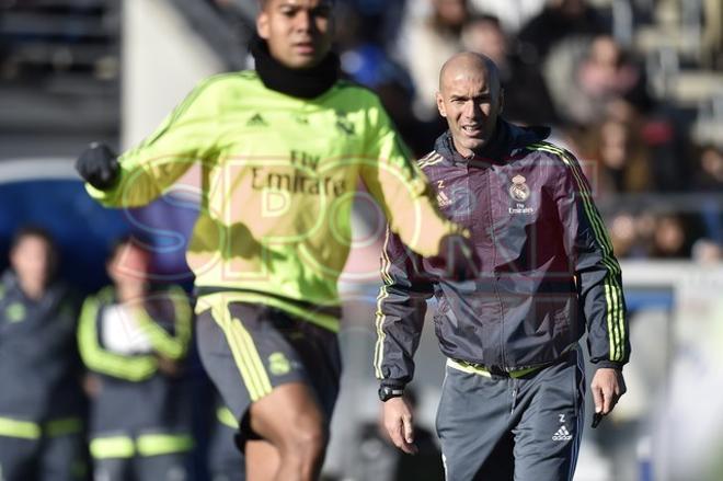 Zidane dirige su primer entrenamiento como sustituto de Benítez