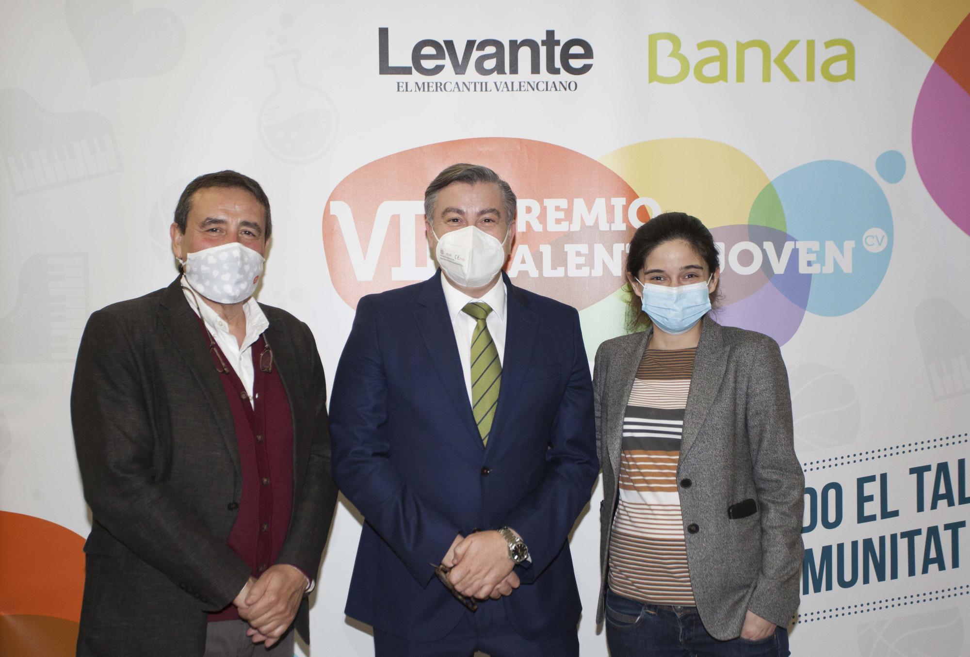 Julio Monreal, Jaime Casas y Lydia del Canto en representación de Levante-EMV y Bankia.jpg